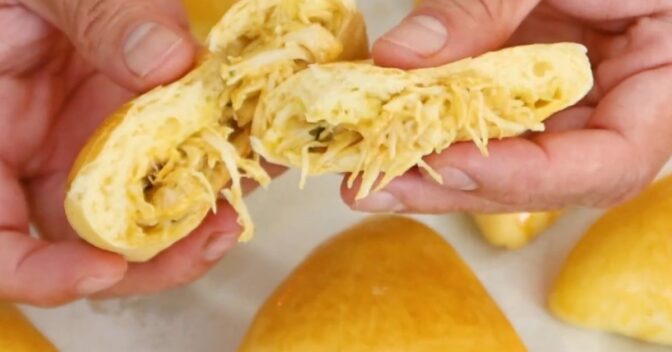 Salgados: Receita de Esfiha de Frango Fechada que Fica Igual às de Padaria