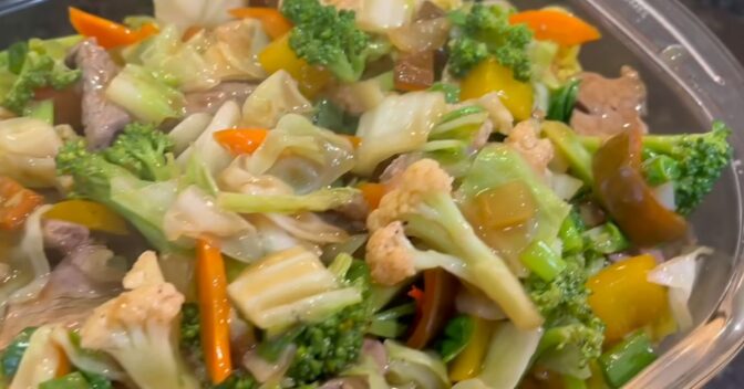 Pratos: Receita do Melhor Yakissoba da Sua Vida com Passo a Passo Completo